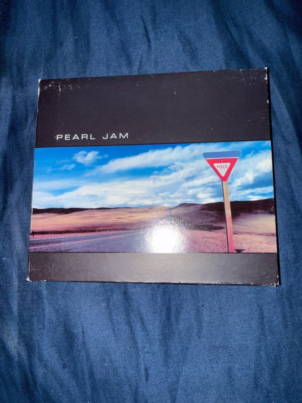 Pearl Jam Yield CD Album 1998 Digipak Edition Rock Music Collectible